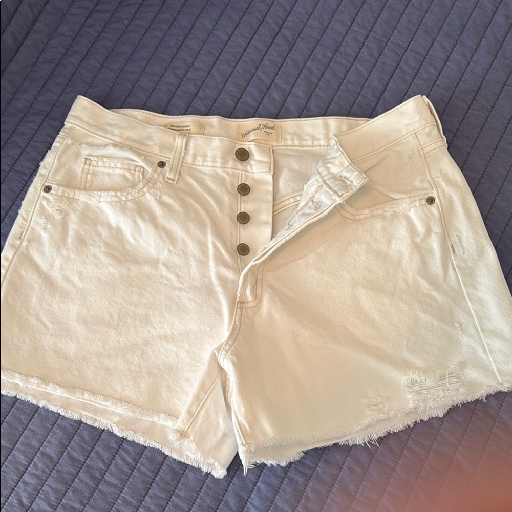 New without tags.  Universal Thread button fly baggy fit. Size 10